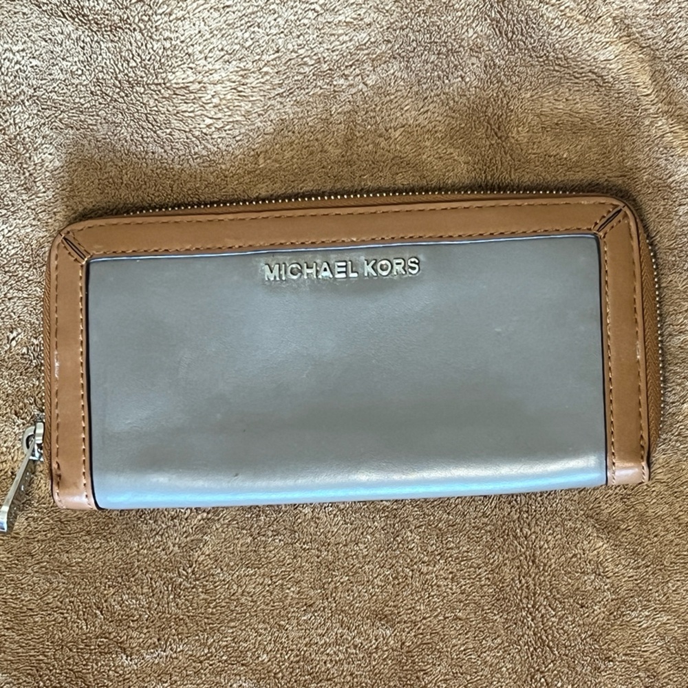 AUTHENTIC MICHAEl KORSJET SET FRAME OUT GREY/ACORN  LEATHER WALLET